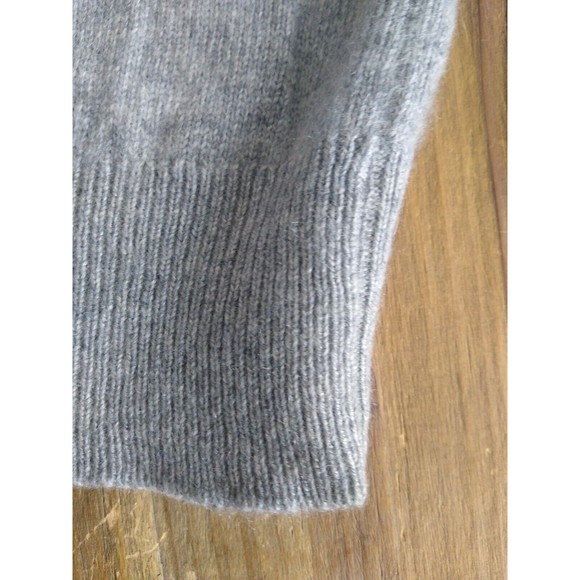 Brooks Brothers Men's Size Large Gray 3-Ply Scottish Cashmere V Neck Sweater - Picture 6 of 6